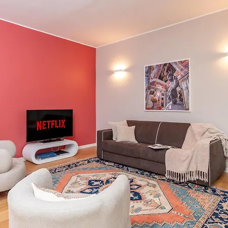 Luxurious & Spacious Flats In Duomo * מילאנו