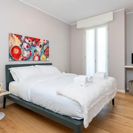 Luxurious & Spacious Flats In Duomo דירה מילאנו