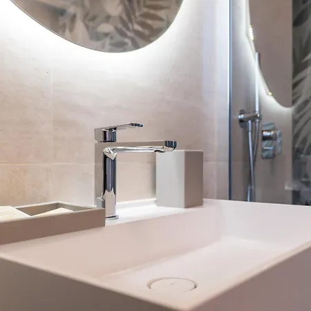 Luxurious & Spacious Flats In Duomo דירה