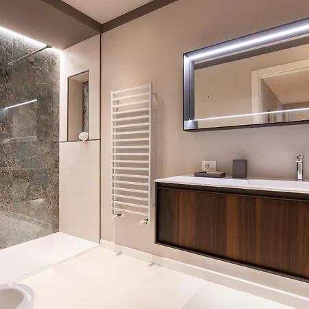 Luxurious & Spacious Flats In Duomo מילאנו