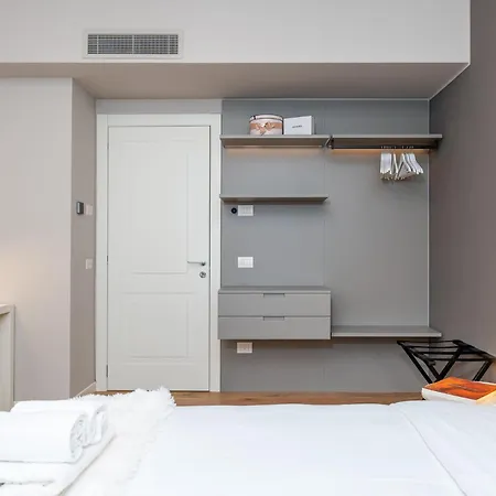 Luxurious & Spacious Flats In Duomo * מילאנו