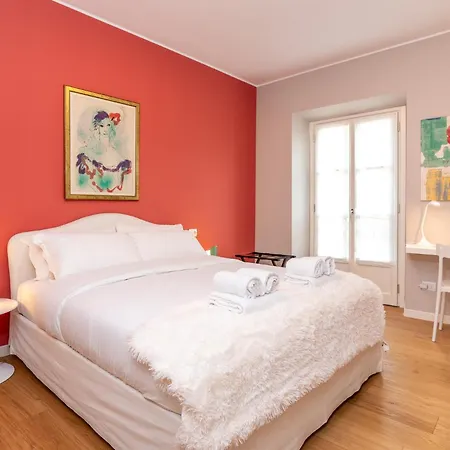 Luxurious & Spacious Flats In Duomo דירה מילאנו