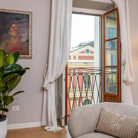 Luxurious & Spacious Flats In Duomo * Milánó