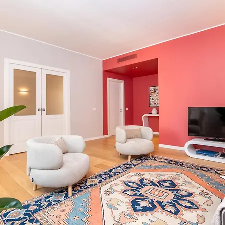 Luxurious & Spacious Flats In Duomo Apartman