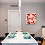 Luxurious & Spacious Flats In Duomo 公寓 米兰